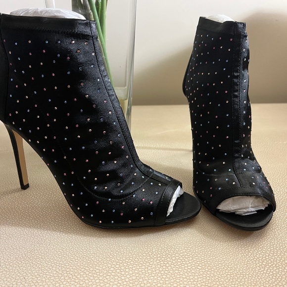 Jewel by Badgley Mischka - Picture 2 of 6